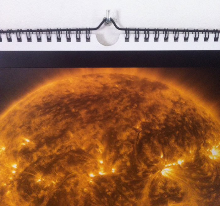 Calendario con colgador para colocar en pared
